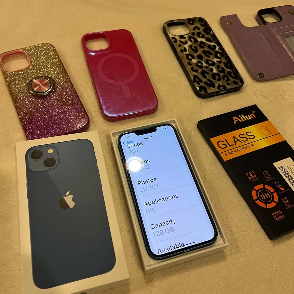 Apple iPhone 13 unlocked ,128 GB blue 89% battery health and free cases